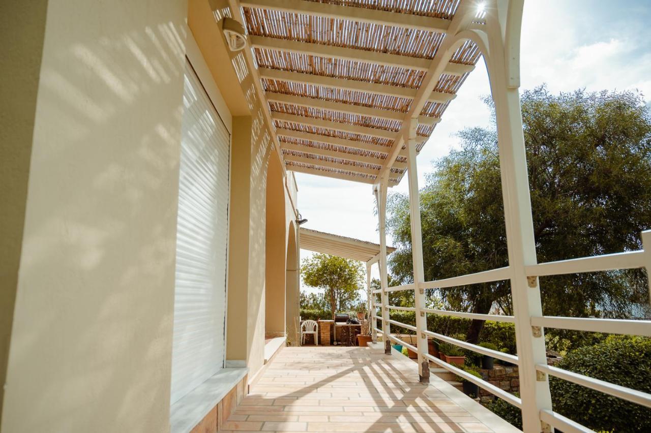 Seafront Apartment Karfas Exterior photo